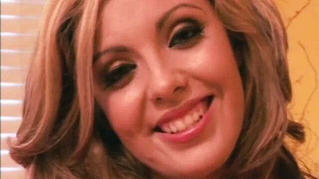 Дрочка с большим хуем делает минет от тинки