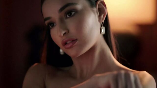 TUSHY знойную актрису Emily трахают двойное проникновение ее две коллеги