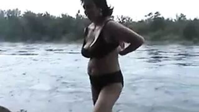 Amateur curvy mature strip out of bikini