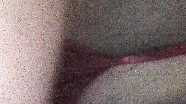 Возбужденная крошка делает мужа куколдом с кримпаем из большого черного члена