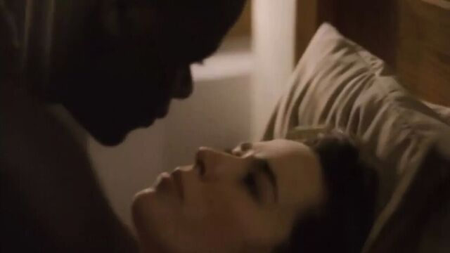 Косовскую албанскую актрису Arta Dobroshi трахает большой черный член