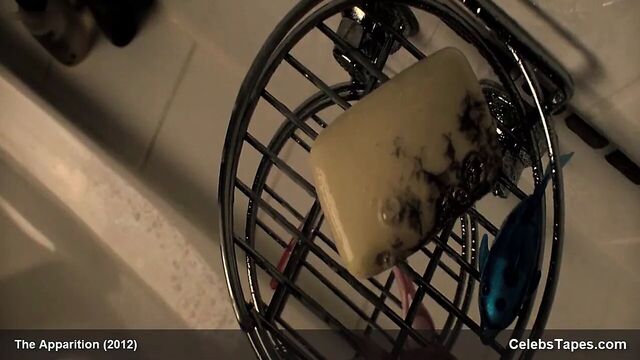 Ashley Greene - сцены в душе