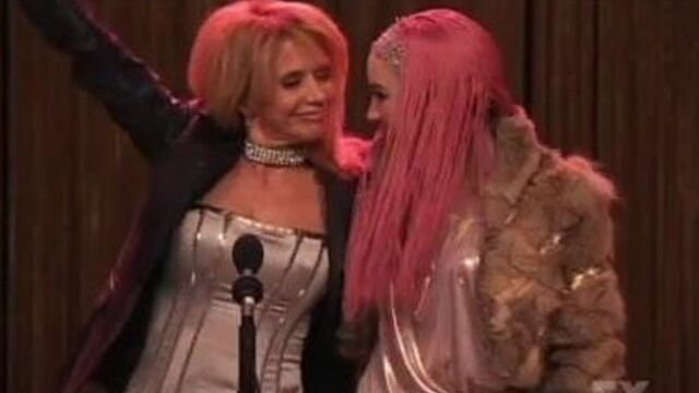 Rosanna Arquette и Ashley Johnson - грязь