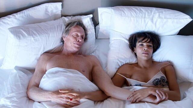 Carmen Ejogo обнаженные соски на scandalplanet.com