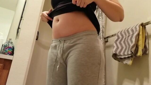 Удивительная пухлая жена перед душем