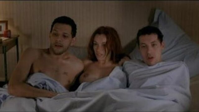 Aure Atika, Vive La Reublique (тройничок, эротическая сцена), МЖМ