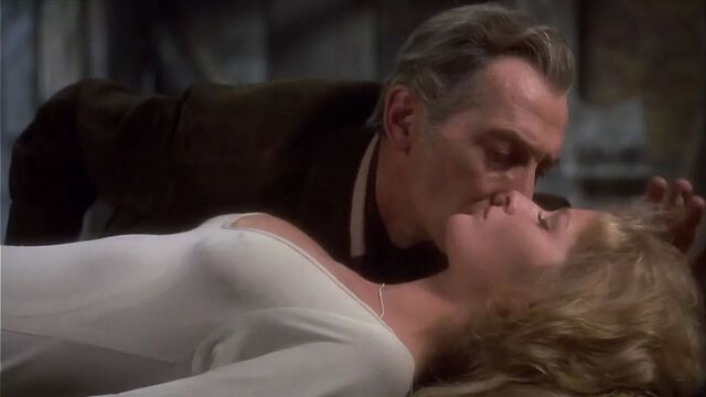 Stephanie Beacham, Caroline, Munro - Dracula Ad 1972.