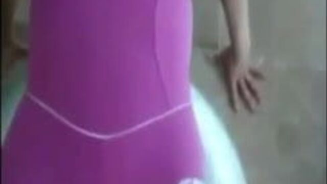 Отличное тело в спандексе без трусиков