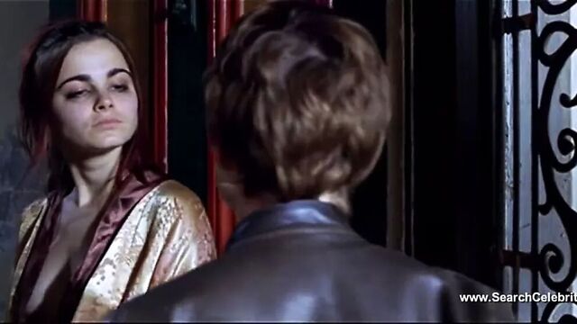 Kelly McGillis и Susie Porter, обнаженная - маска обезьян