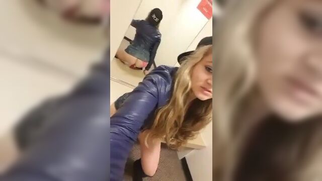 Играю в раздевалке