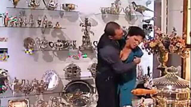 Высокорослую итальянскую милфу с большими сиськами трахнул нервный мужик