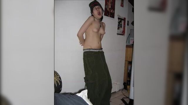 Pierced girlfriend with knockout body get's exposed