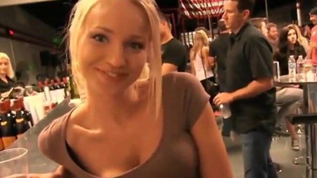 Loirinha se exibindo