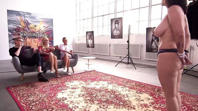 Глядя на различные типы сисек в датском реалити-шоу