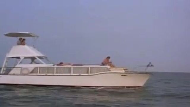 Janet Julian в огромном видео