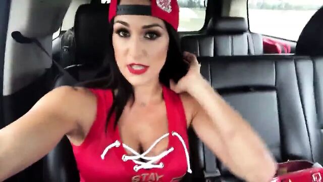 Prime Nikki Bella - самая сексуальная женщина всех времен