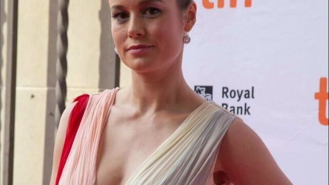 Знаменитости без лифчика