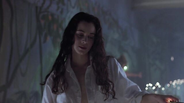 Mia Kirshner - экзотика