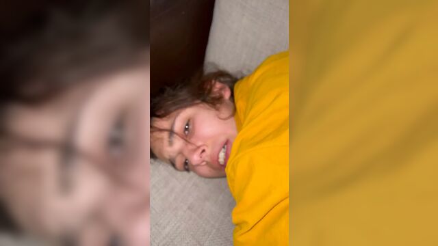 Я трахнул худенькую тинку раком на моем диване