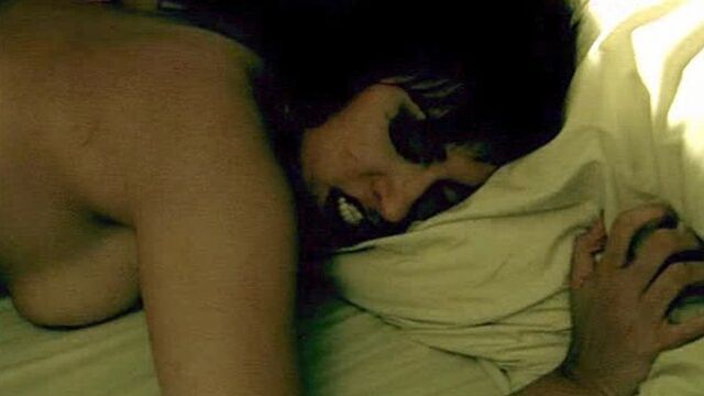 Жесткий секс Janina Gavankar в чашке scandalplanet.co