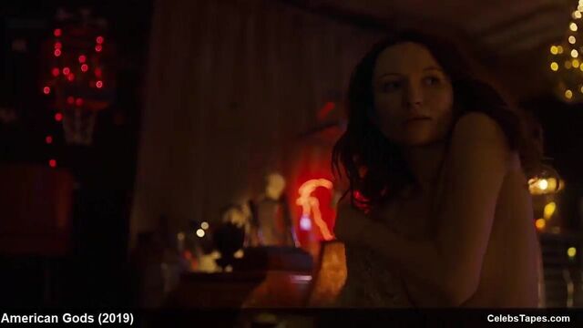 Emily Browning и Hani Furstenberg, обнаженный и страстный секс-студент