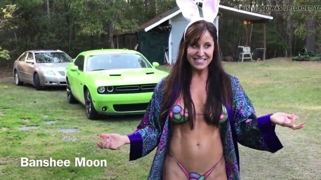 Горячая шлюшка с бодиартом