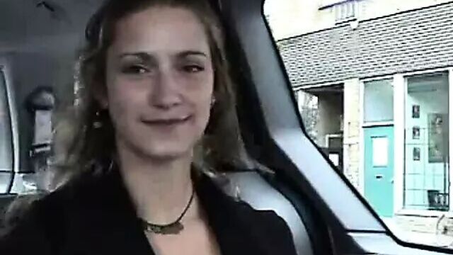 Sarah - ее первый большой член