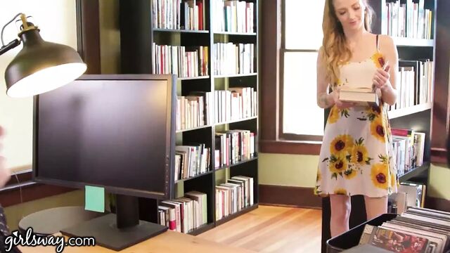 Горячий тройничок в библиотеке с Penny Pax и Karla Kush