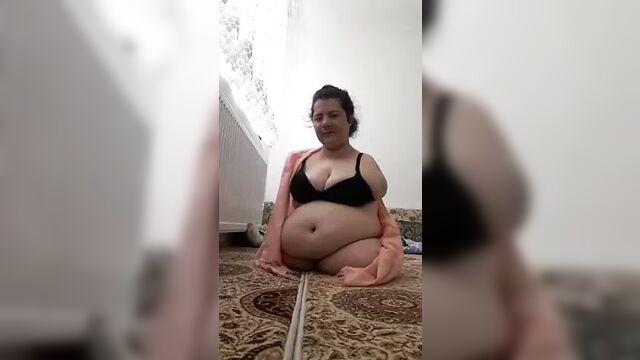 Обнаженная бездетная женщина