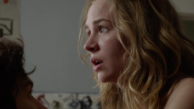 Britt Robertson - под куполом s01e01 (2013)