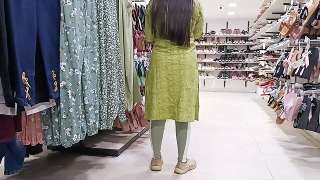 Step Sister ko jabardasti Shopping Mall bol kar apne Room le jakar jabardasti karke chod dia