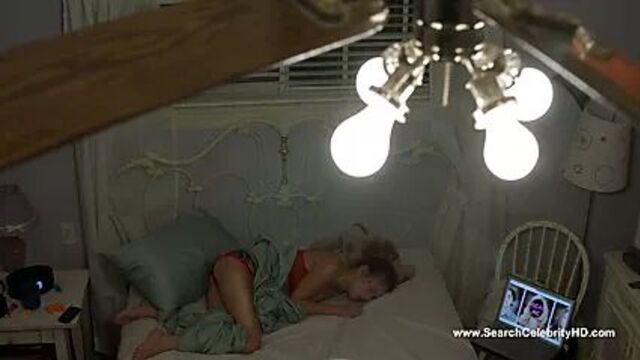 Britt Robertson и Gia Mantegna обнаженные - спросите меня о чем угодно