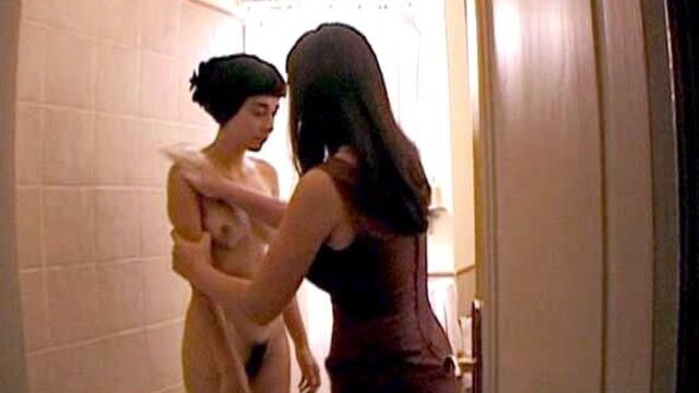 Giada Colagrande и Natalie Cristiani, сцены лесбийского секса