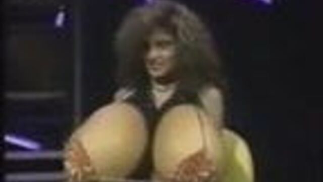 Вверх с Дикси Динамит