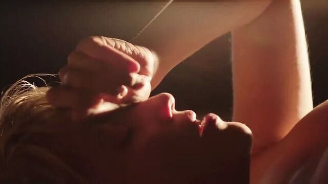 Dianna Agron сцена голого секса (уменьшенная музыка)