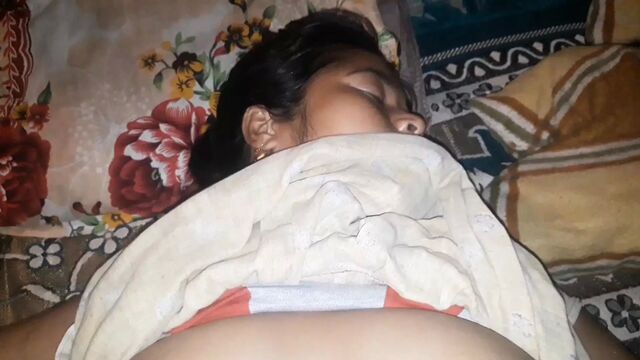 Hot Desi Village Bhabhi Ko Ratme Chupke Se Choda