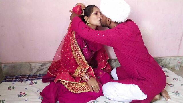Up Coming Desi Muslim Couple Suhagraat Chudai Video - YourUrfi Honeymoon Sex