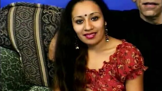 Indian floozie improves her English linguistic exercises in company of four American studs