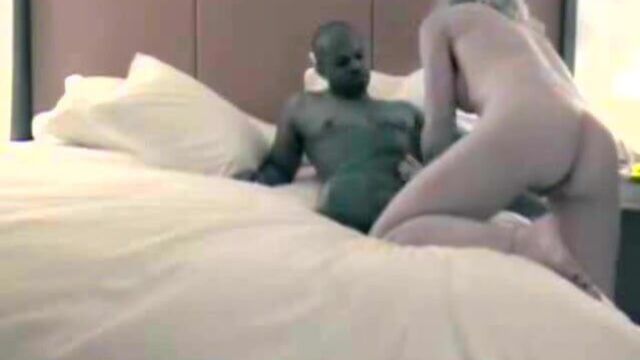 Красивый межрасовый секс