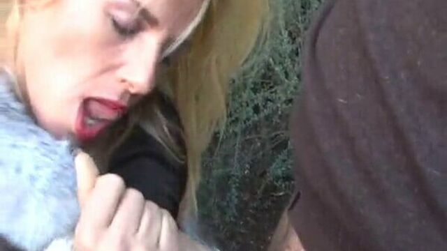 Трахаю белую шубу