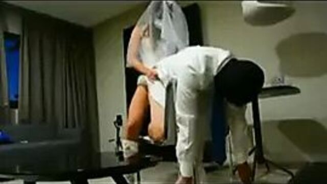 Свадебный трах страпоном. медовый месяц окончен