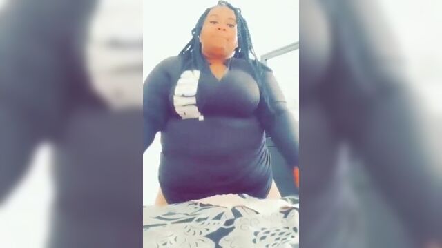 Толстушка моей мечты - хорошенькая задница