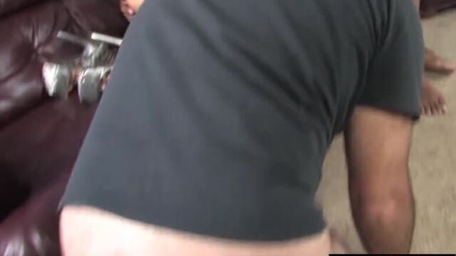 Хотвайф Alexia Skye трахает большой черный член