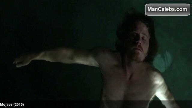 Garrett Hedlund показывает свое невероятное мускулистое тело