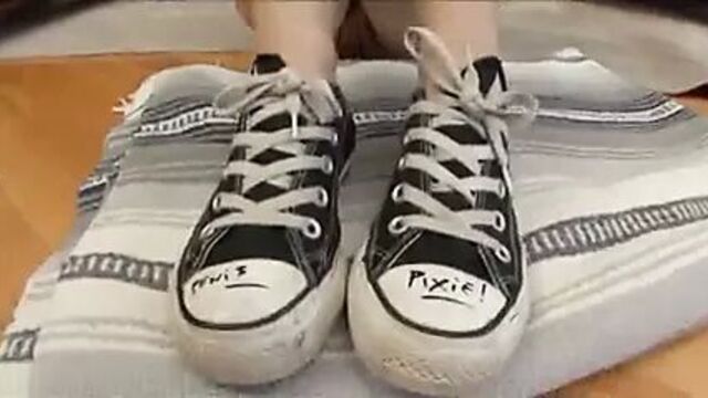 Katie St Ives глотает 4 порции спермы