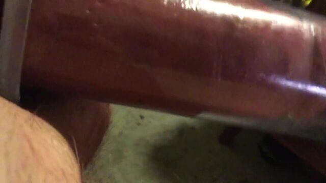 Упражнение с насосом для пениса