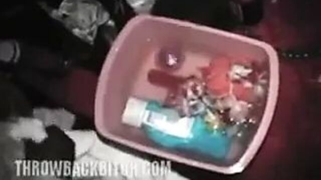 Стриптизерш с мокрой киской застукали за трахом в стрип-клубе