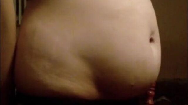 Шлюха Tori по начинке и игра с животом