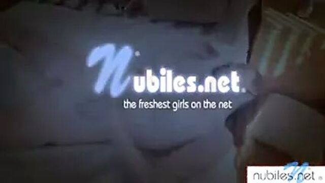 Миниатюрную рыжую долбят в киску