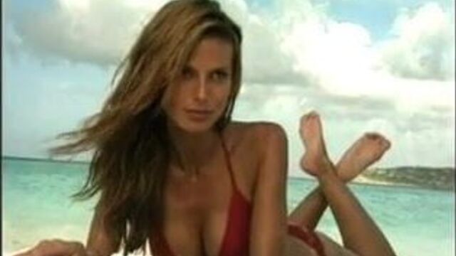 Heidi Klum - возврат сексуального купальника